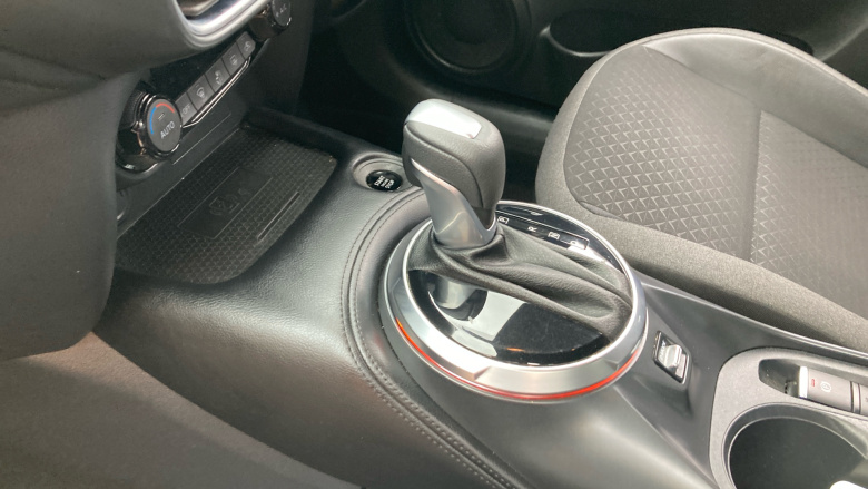 Nissan Juke 1.0 DiG-T N-Connecta 5dr DCT Petrol Hatchback